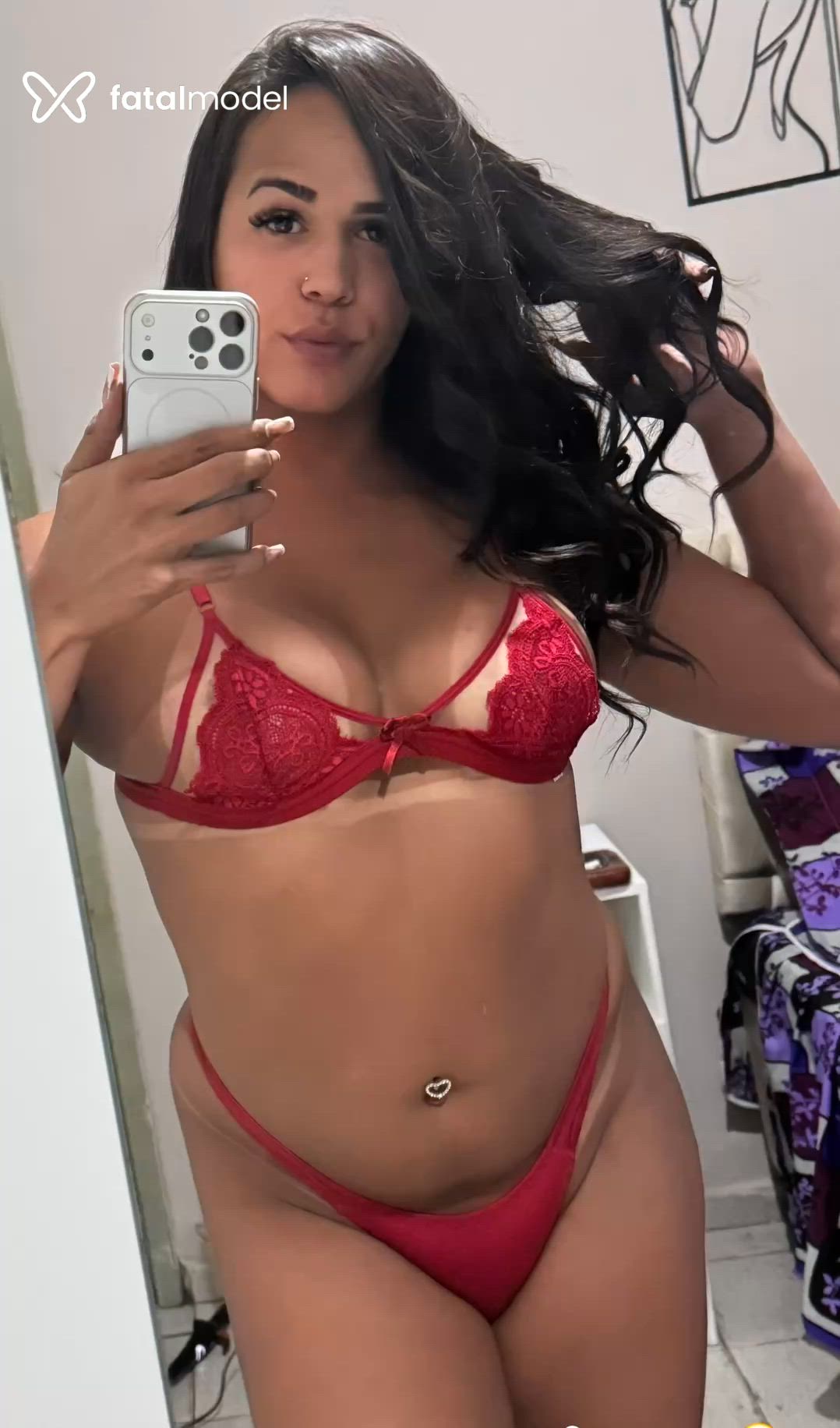 Acompanhante mulher trans com cabelo castanho de olhos castanhos - Antonella