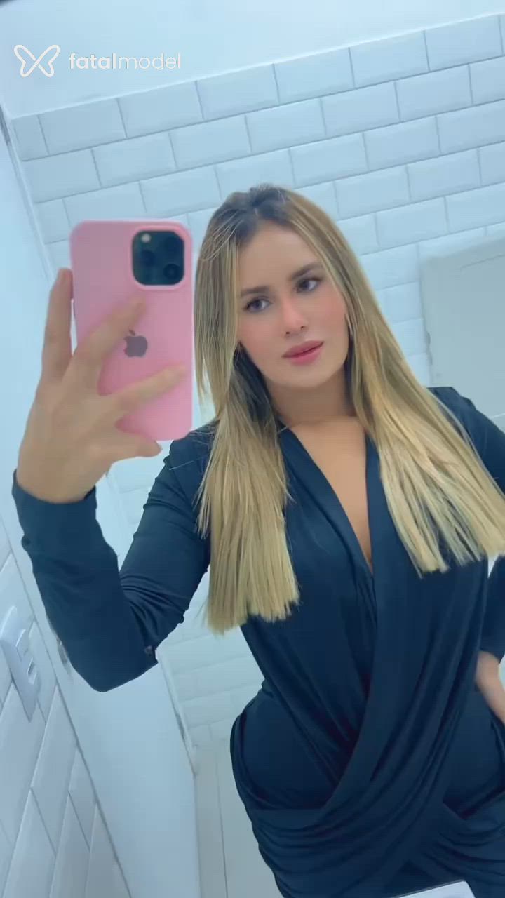 Acompanhante mulher loira (o) de olhos mel - Nicole