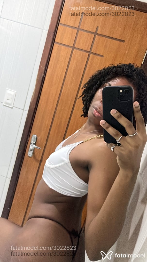 Acompanhante mulher trans morena (o) de olhos pretos - Moraes Acompanhante mulher trans morena (o) de olhos pretos - Moraes