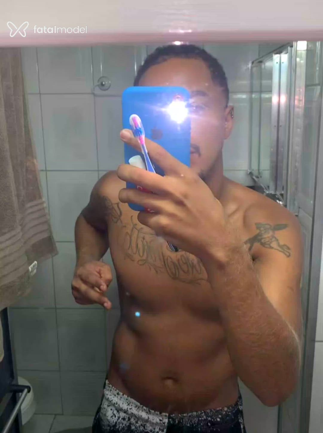 Acompanhante homem morena (o) de olhos castanhos - Assis