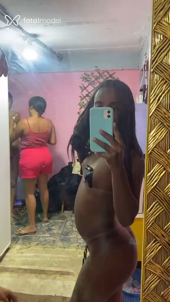Acompanhante mulher trans com cabelo castanho de olhos pretos - Mellvynia Acompanhante mulher trans com cabelo castanho de olhos pretos - Mellvynia