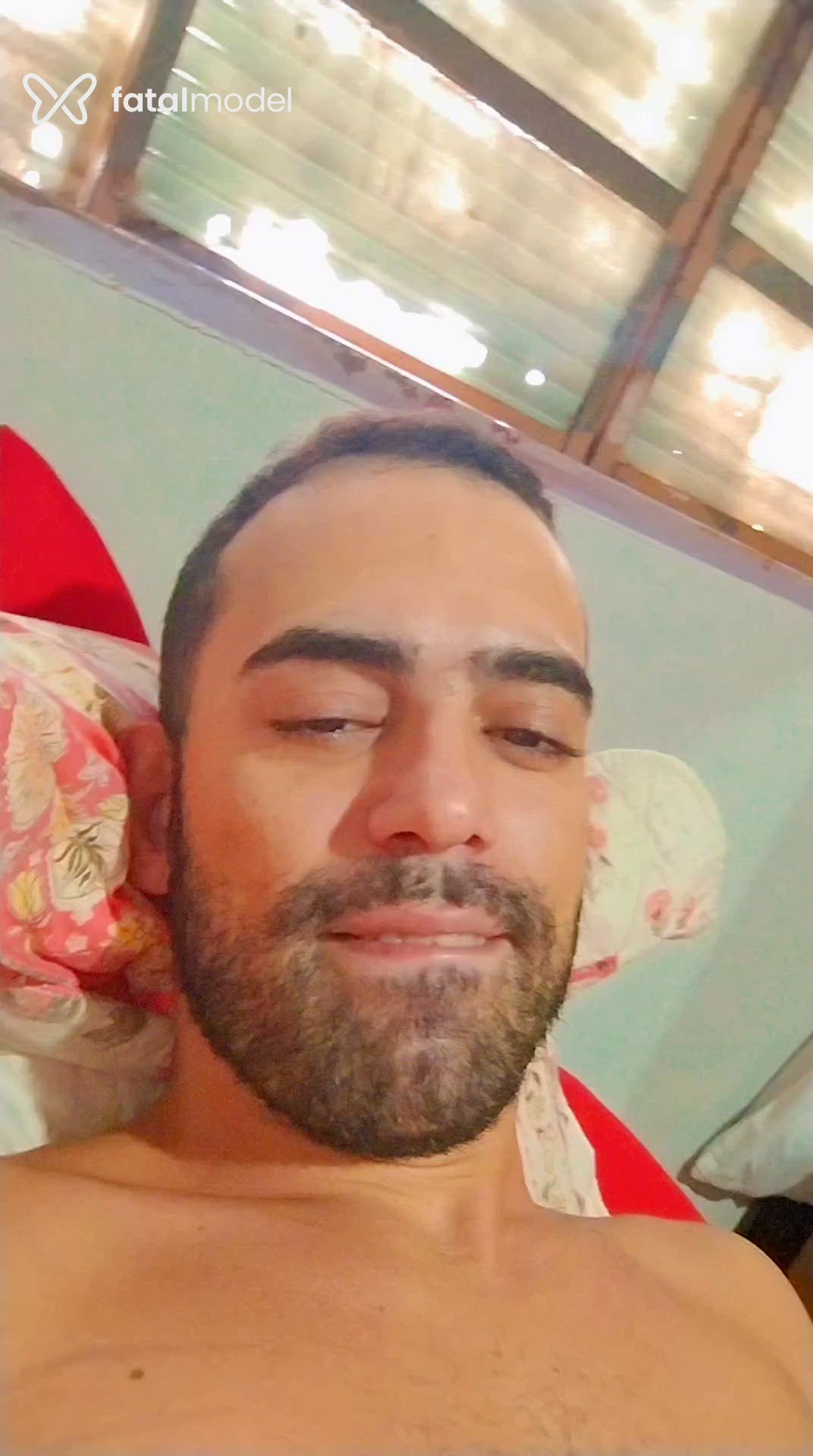 Acompanhante homem morena (o) de olhos castanhos - Coutinho Acompanhante homem morena (o) de olhos castanhos - Coutinho