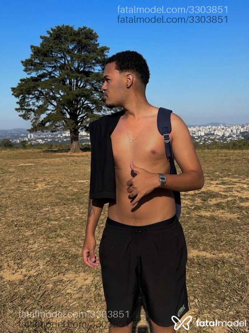 Acompanhante homem com cabelo castanho de olhos castanhos - Felipe