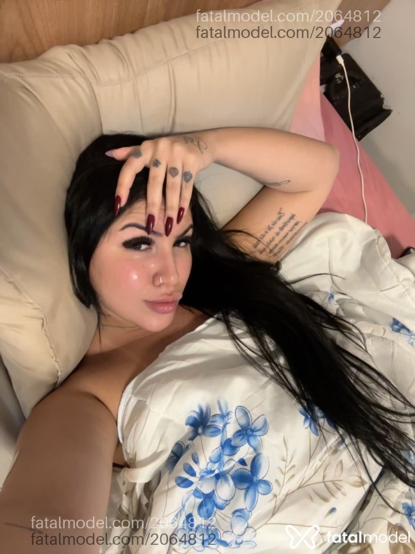 Acompanhante mulher morena (o) de olhos castanhos - Mirella