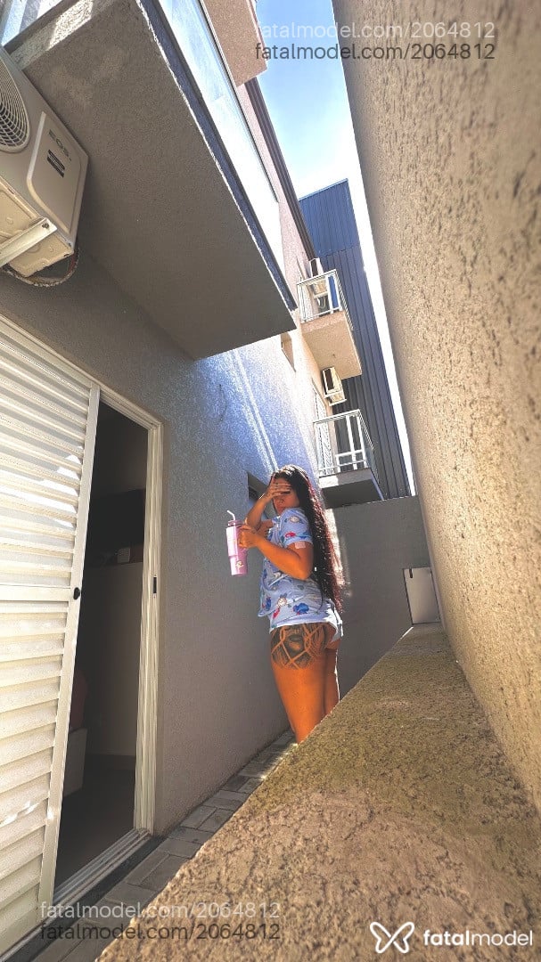 Acompanhante mulher morena (o) de olhos castanhos - Mirella
