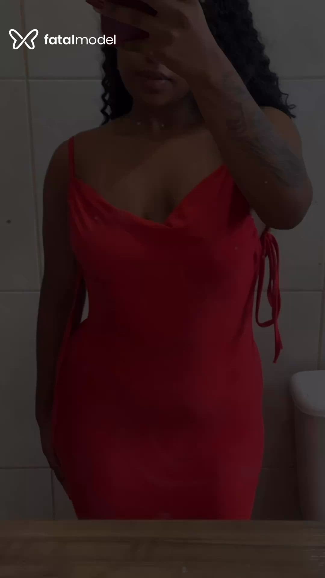 Acompanhante mulher com cabelo castanho de olhos pretos - Ana Flavia
