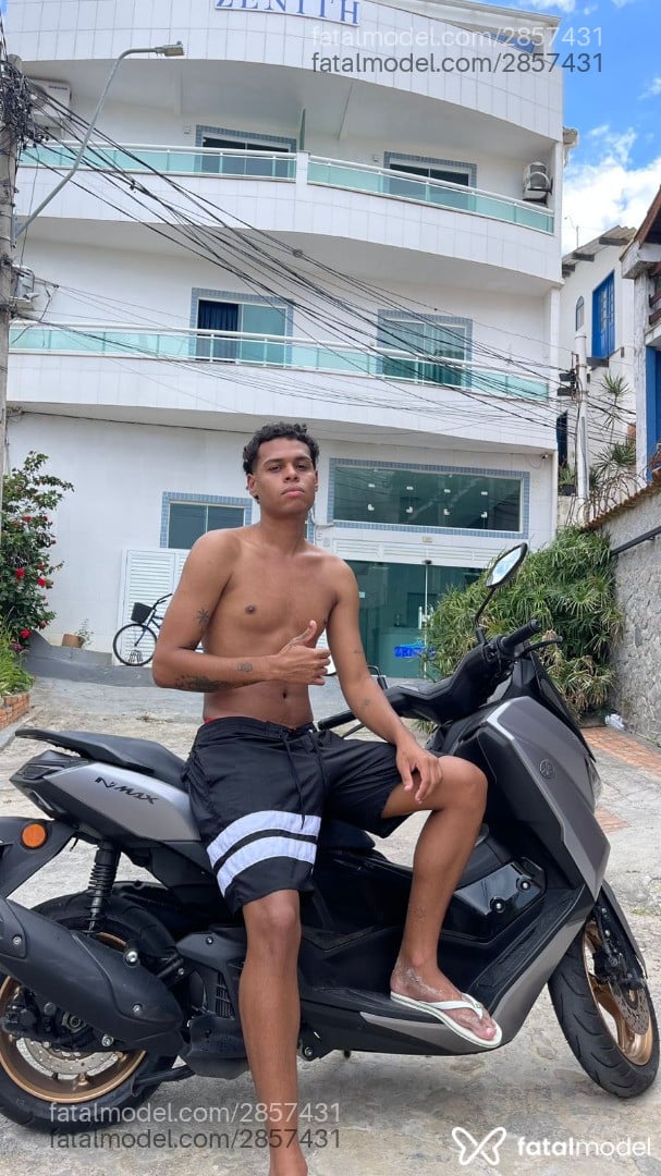 Acompanhante homem morena (o) de olhos pretos - Matheus Trindade