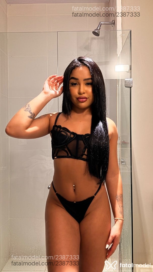 Acompanhante mulher morena (o) de olhos castanhos - Naomi