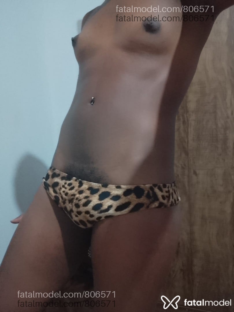 Acompanhante mulher trans com cabelo castanho de olhos castanhos - Cacau Pereirah