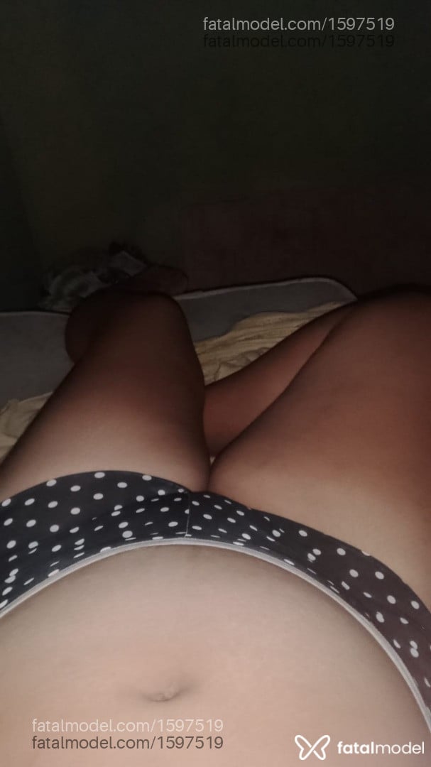 Acompanhante mulher morena (o) de olhos pretos - Vitória Acompanhante mulher morena (o) de olhos pretos - Vitória