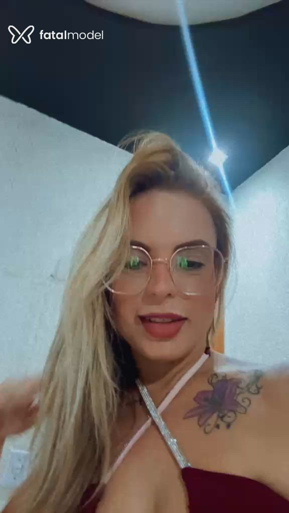 Acompanhante mulher loira (o) de olhos castanhos - Gabby Andrade
