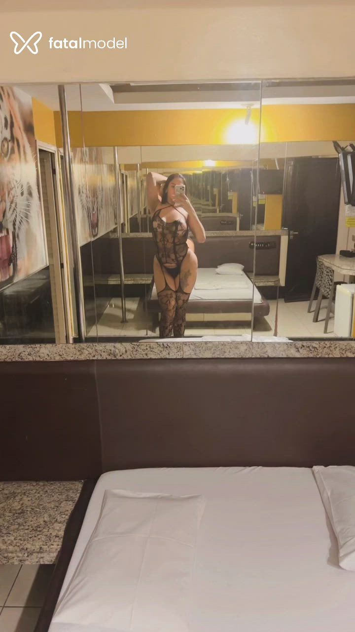 Acompanhante mulher trans morena (o) de olhos pretos - Laura Beatriz