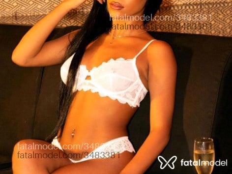 Acompanhante mulher morena (o) de olhos pretos - Catlleya