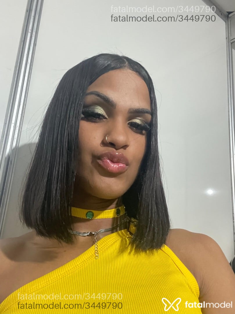 Acompanhante mulher trans com cabelo castanho de olhos castanhos - Paty Princes Acompanhante mulher trans com cabelo castanho de olhos castanhos - Paty Princes