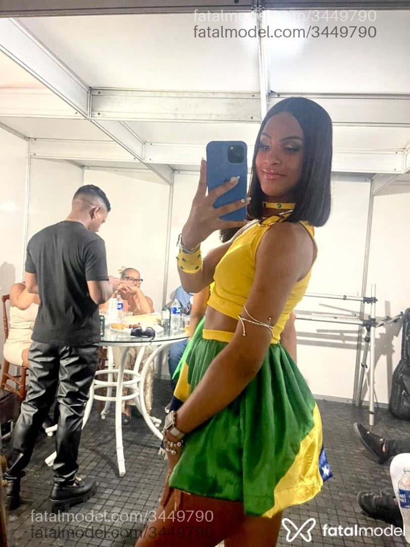 Acompanhante mulher trans com cabelo castanho de olhos castanhos - Paty Princes Acompanhante mulher trans com cabelo castanho de olhos castanhos - Paty Princes