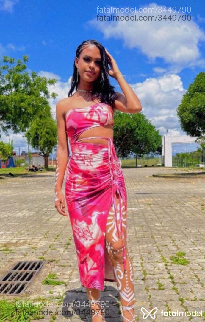 Acompanhante mulher trans com cabelo castanho de olhos castanhos - Patrícia Daniela