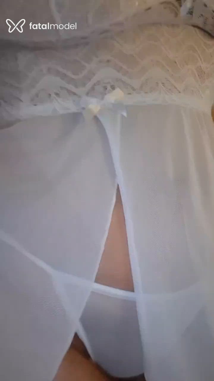 Acompanhante mulher morena (o) de olhos pretos - Suellen Saitt