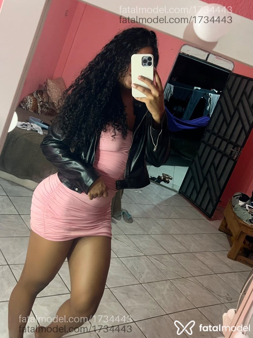 Acompanhante mulher trans morena (o) de olhos castanhos - Alissa