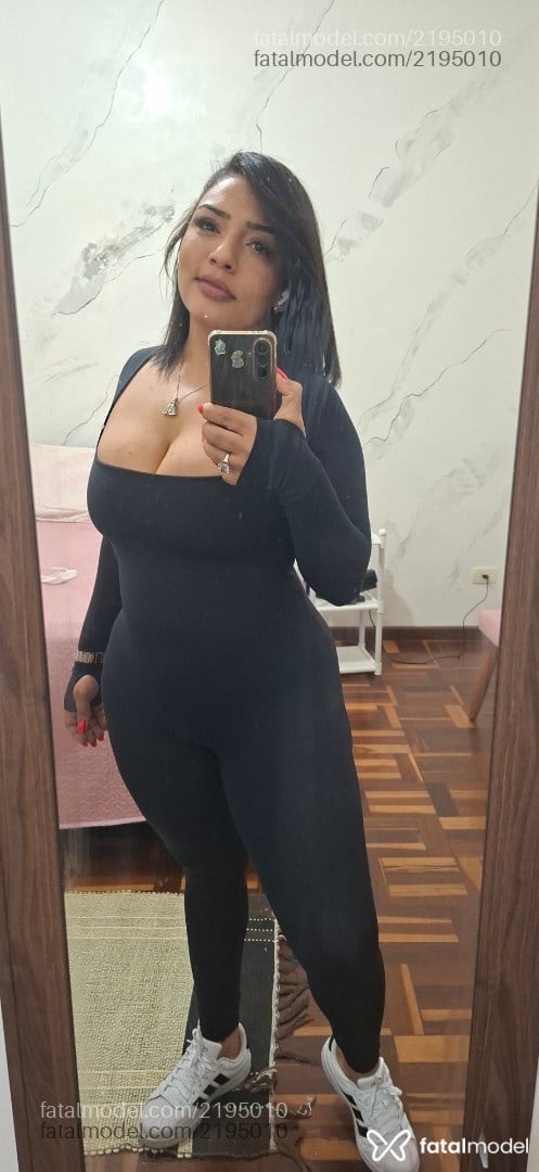 Acompanhante mulher morena (o) de olhos pretos - Suellen Saitt