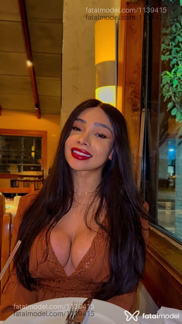 Acompanhante mulher trans morena (o) de olhos pretos - Jade Prin