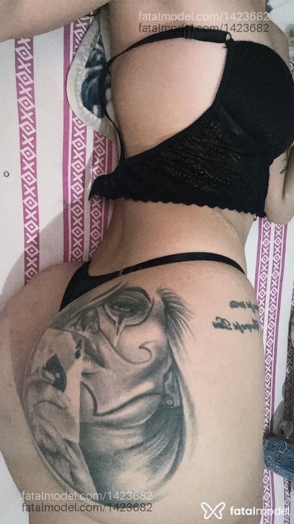 Acompanhante mulher morena (o) de olhos castanhos - Larissa