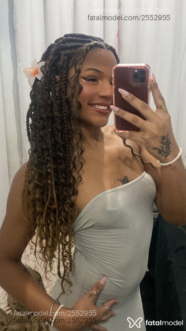 Acompanhante mulher trans loira (o) de olhos pretos - Ashley Maria