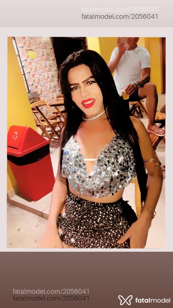 Acompanhante mulher trans morena (o) de olhos pretos - Valentina