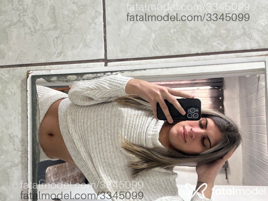 Acompanhante mulher trans loira (o) de olhos mel - Lexi