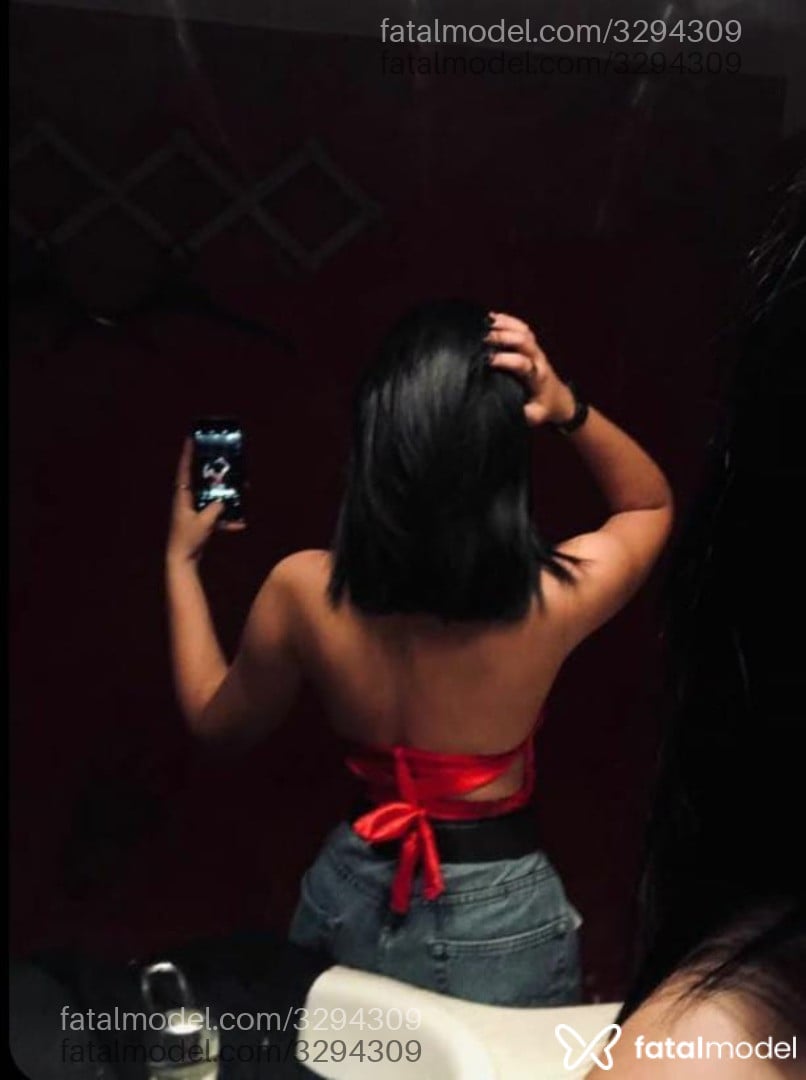 Acompanhante mulher com cabelo castanho de olhos azuis - Japinhaaa