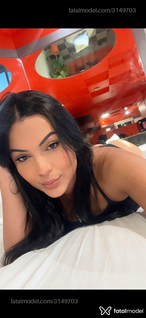 Acompanhante mulher trans morena (o) de olhos pretos - Paola Ferraz