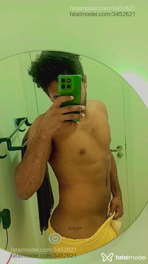 Acompanhante homem com cabelo castanho de olhos mel - Lewis