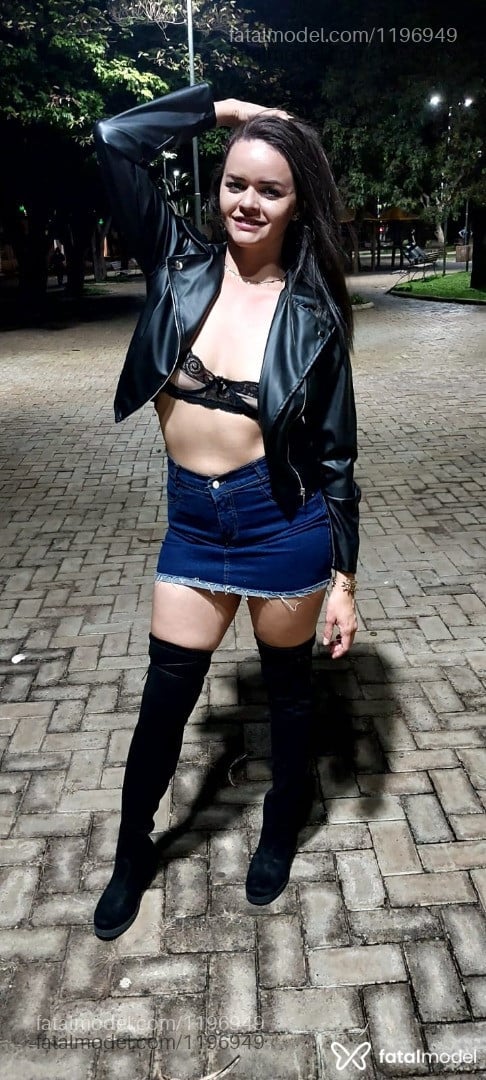 Acompanhante mulher loira (o) de olhos azuis - YSA MODELLO