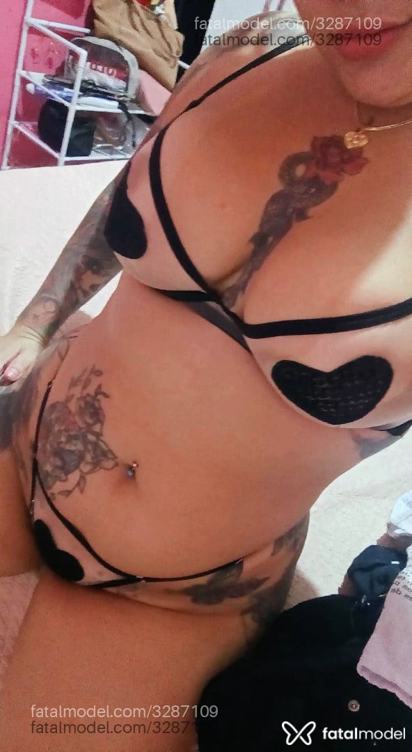 Acompanhante mulher loira (o) de olhos castanhos - Karlinha Manauara