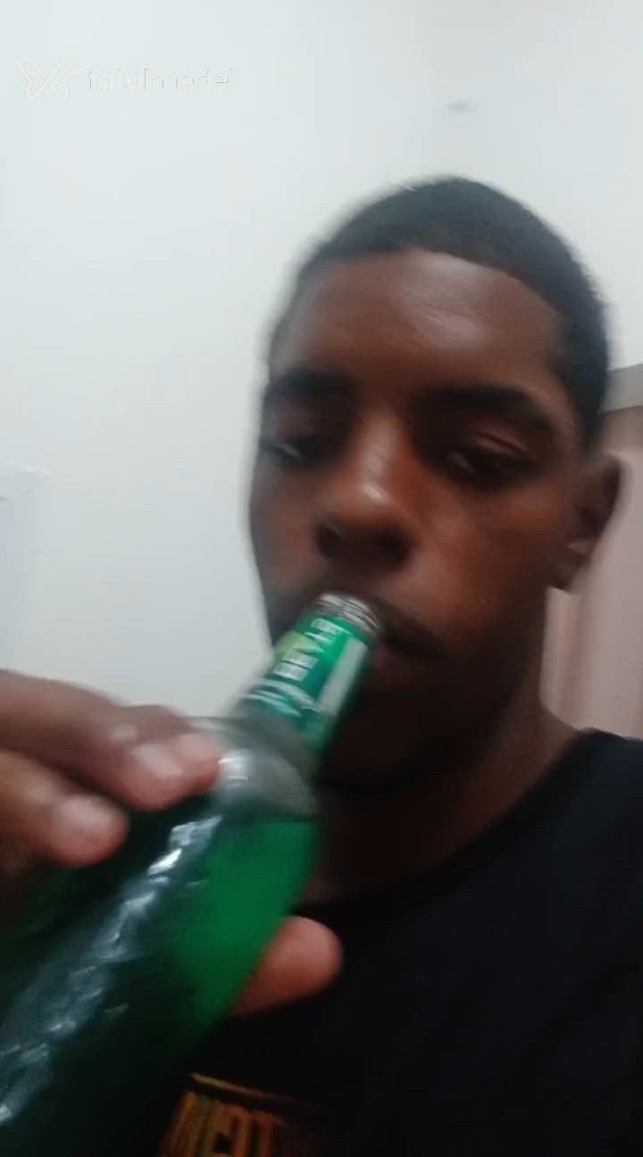 Acompanhante homem morena (o) de olhos pretos - Talarico