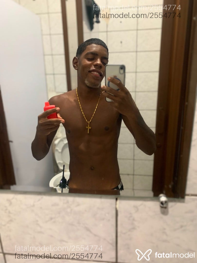 Acompanhante homem morena (o) de olhos pretos - Talarico