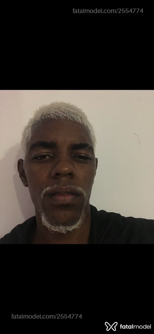 Acompanhante homem morena (o) de olhos pretos - Talarico