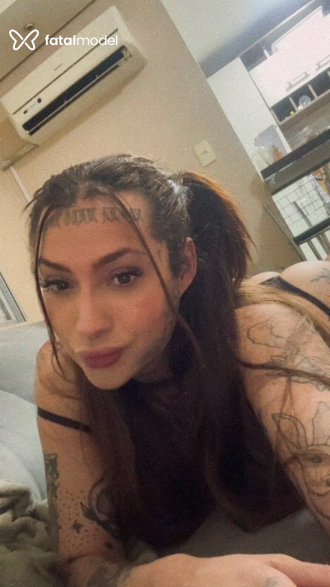 Acompanhante mulher trans morena (o) de olhos castanhos - Jullia Carvalho