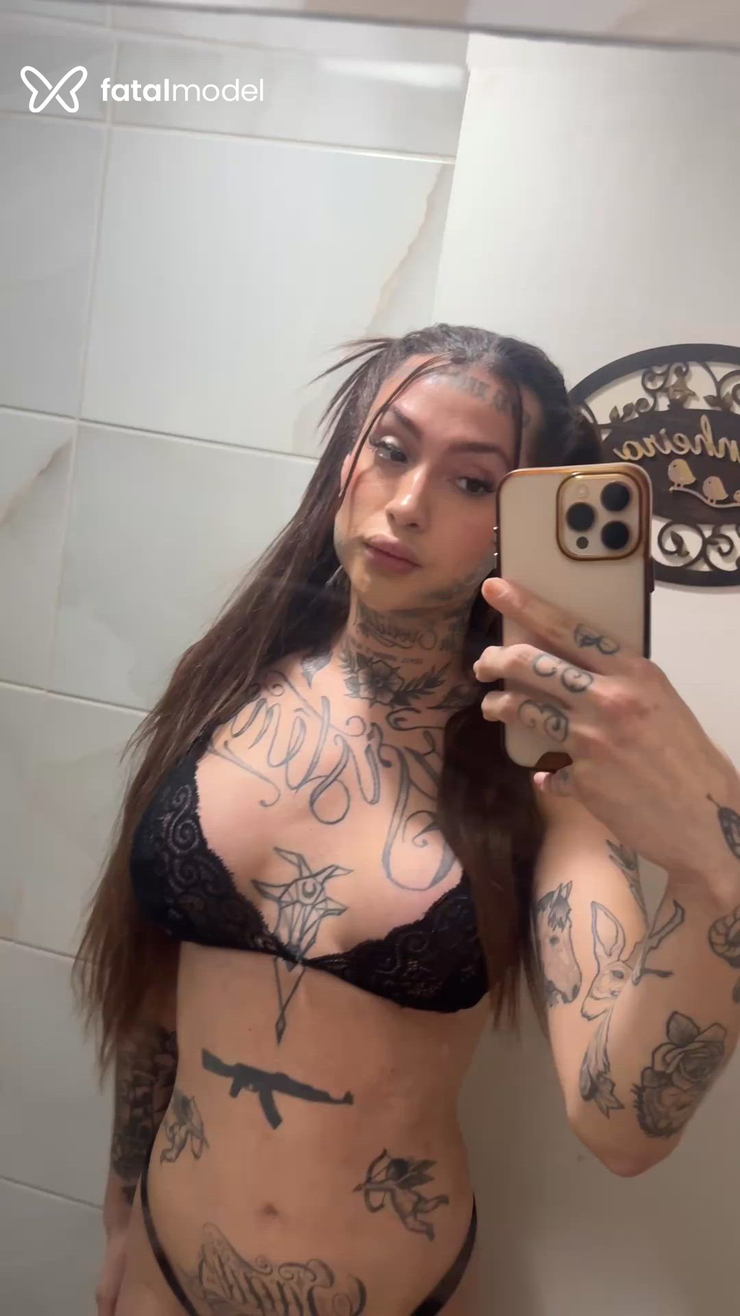 Acompanhante mulher trans morena (o) de olhos castanhos - Jullia Carvalho