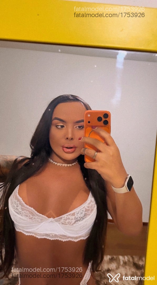 Acompanhante mulher trans morena (o) de olhos castanhos - Emily Suzuki