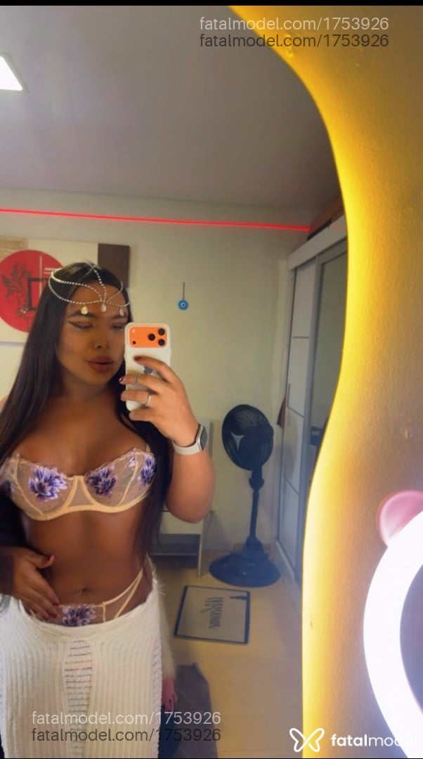 Acompanhante mulher trans morena (o) de olhos castanhos - Emily Suzuki