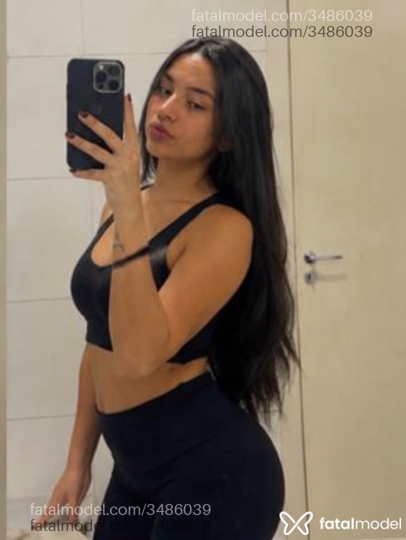 Acompanhante mulher com cabelo castanho de olhos castanhos - Milena Carvalho