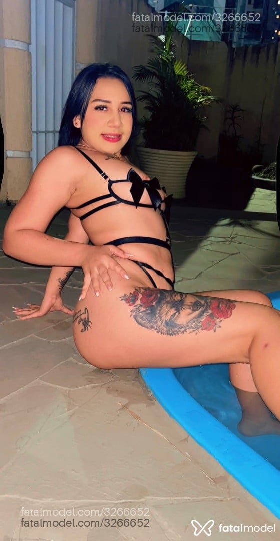Acompanhante mulher morena (o) de olhos pretos - Aris