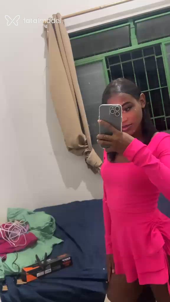 Acompanhante mulher trans morena (o) de olhos castanhos - Bella