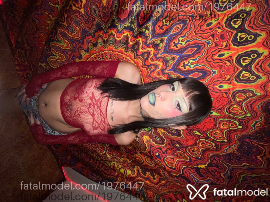 Acompanhante mulher trans morena (o) de olhos castanhos - Kali