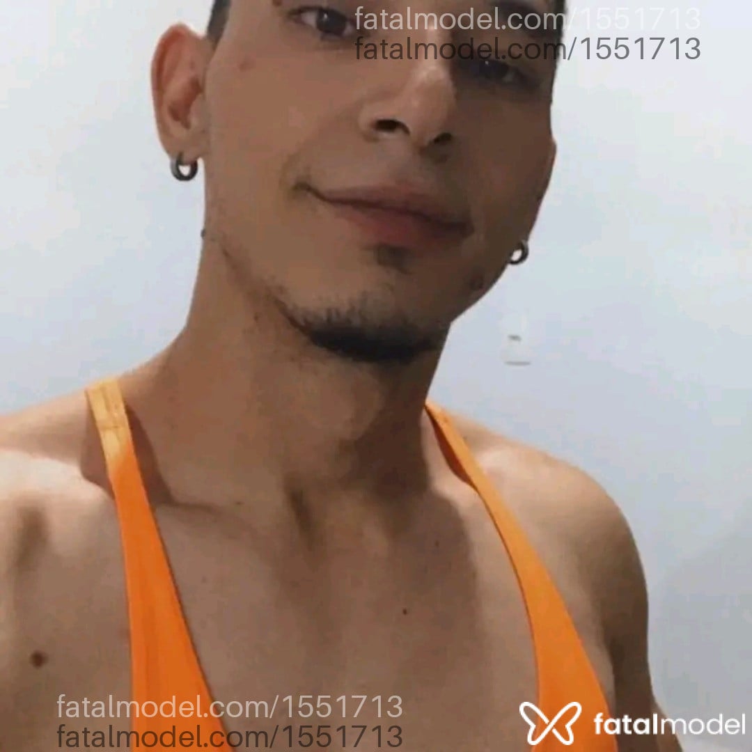 Acompanhante homem morena (o) de olhos castanhos - Dennys
