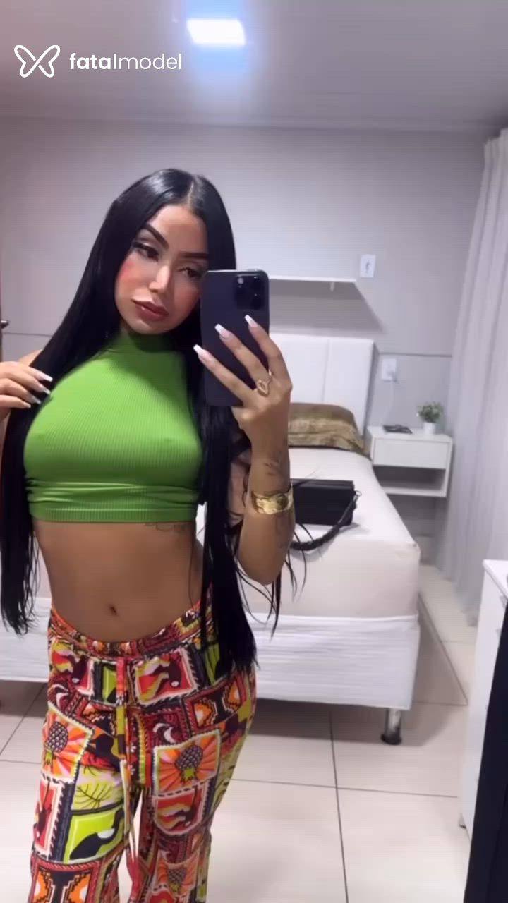 Acompanhante mulher morena (o) de olhos castanhos - Taí