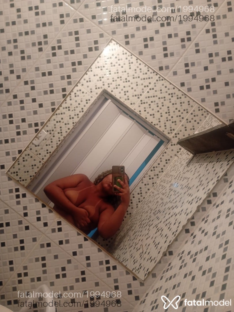 Acompanhante mulher morena (o) de olhos pretos - Fernanda Oliveira Acompanhante mulher morena (o) de olhos pretos - Fernanda Oliveira