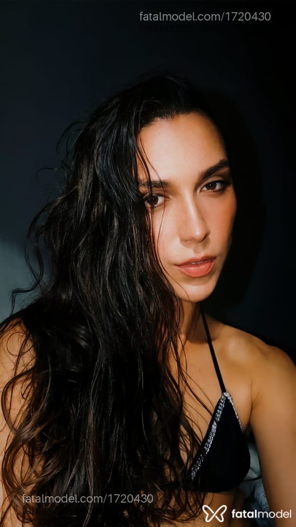 Acompanhante mulher trans morena (o) de olhos castanhos - Lua