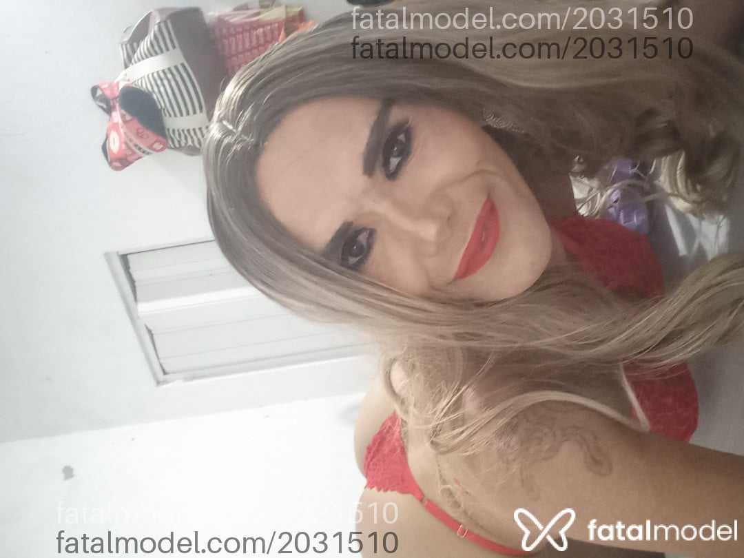 Acompanhante mulher trans loira (o) de olhos pretos - Samantha Costa