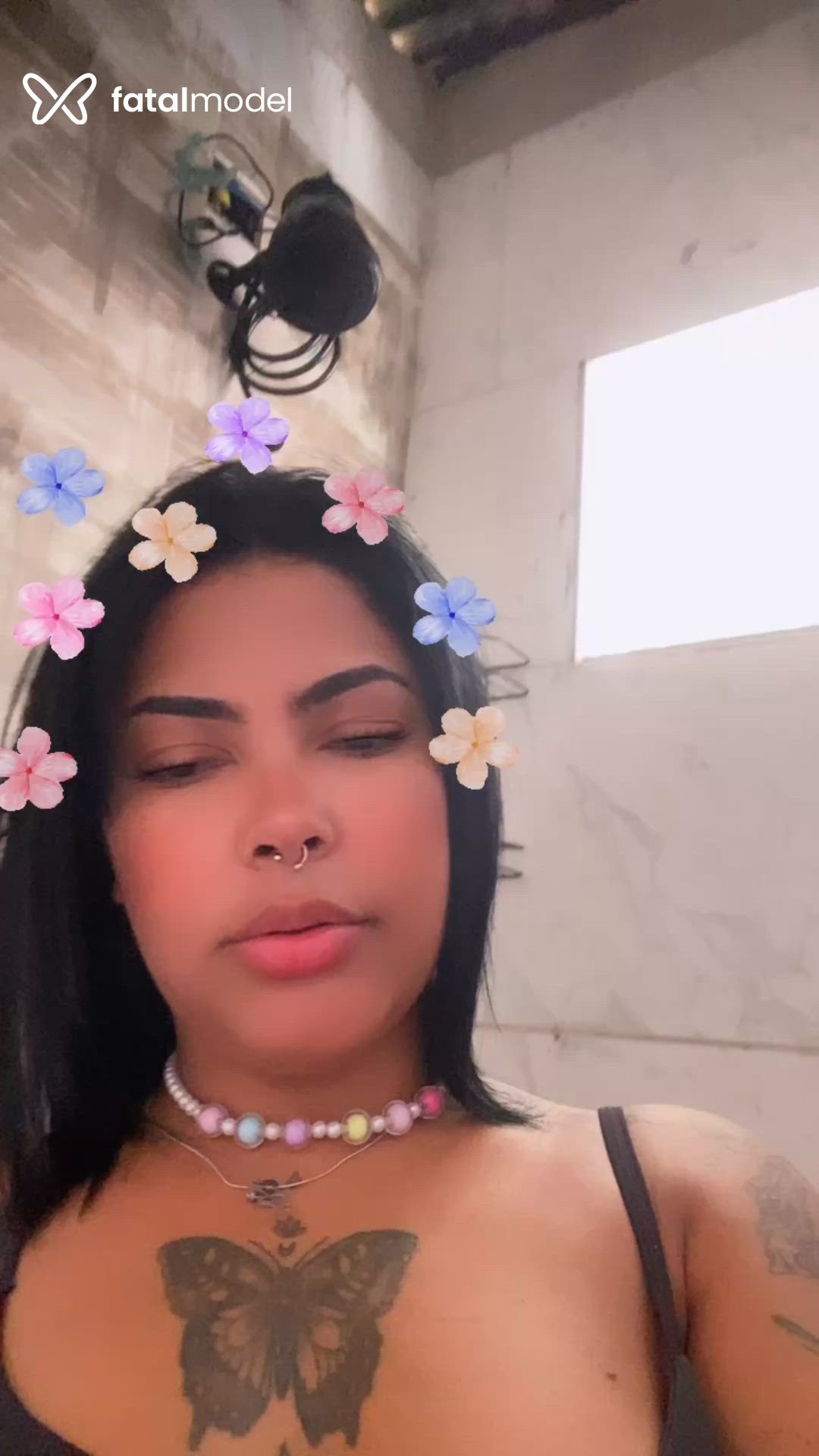 Acompanhante mulher morena (o) de olhos pretos - Dona Onça Acompanhante mulher morena (o) de olhos pretos - Dona Onça